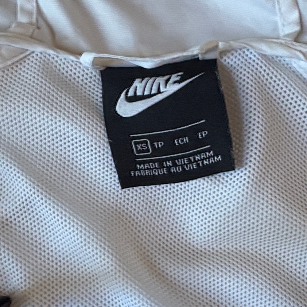Nike Women's Two-Tone Hooded Jacket - Picture 2 of 3